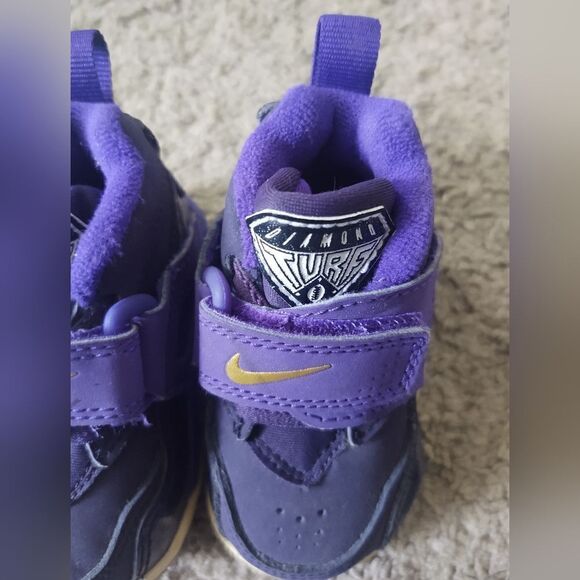 Nike Diamond Turf 2 (TD) Toddler/Infant Sneakers Sz 2C 407913 500 Purple Gold - Picture 4 of 7